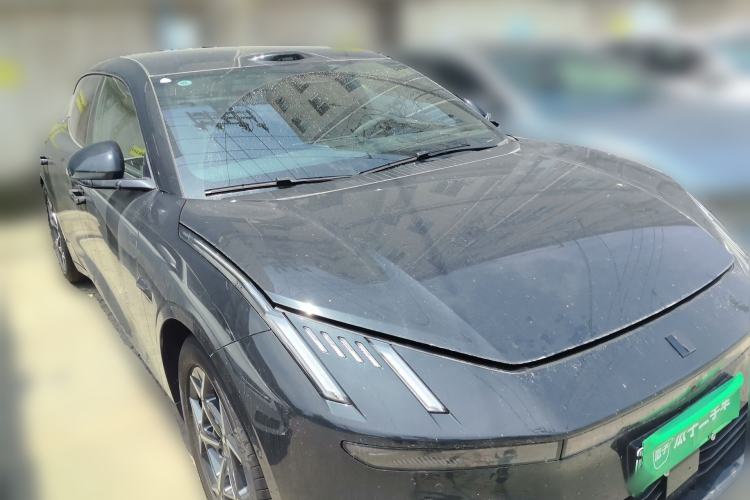 Used Lynk & Co 10 EM-P 2025 Facelifted Model 240 All-Wheel Drive Ultra Front Right 45 Deg