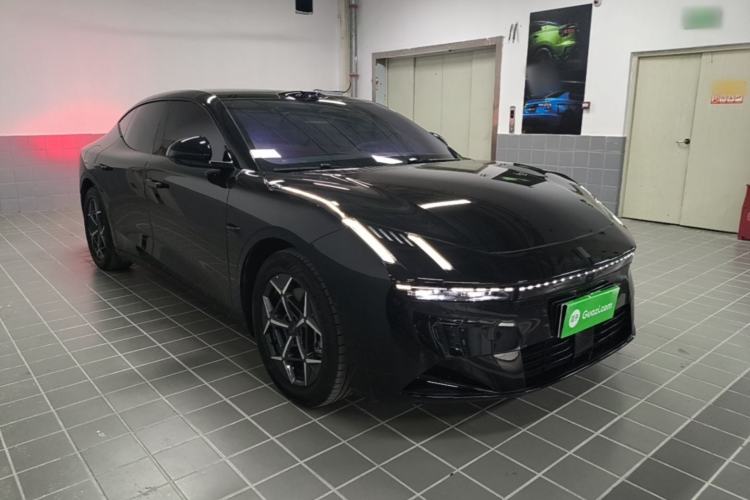 Used Lynk & Co 10 EM-P 2025 Facelifted Model 240 All-Wheel Drive Ultra Front Right 45 Deg