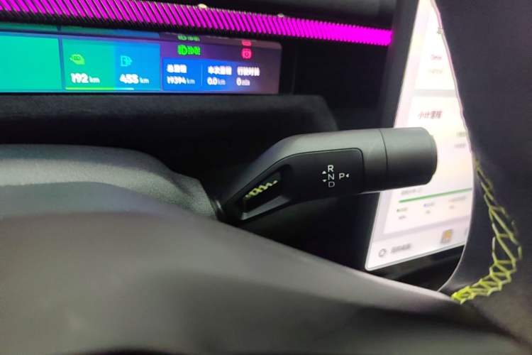Used Lynk & Co 10 EM-P 2025 Model 240 All-Wheel Drive Ultra—Sport Edition Gear Lever