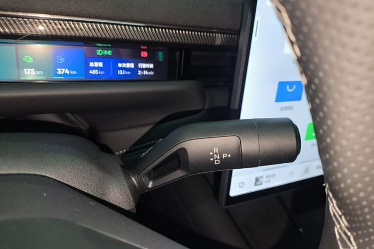 Used Lynk & Co 10 EM-P 2025 Facelifted Model 240 All-Wheel Drive Ultra Gear Lever