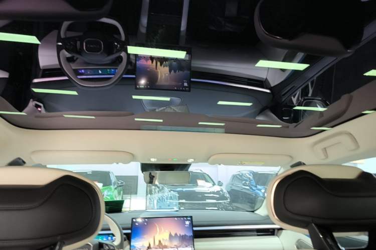 Used Lynk & Co 10 EM-P 2025 Model 120 Four-Wheel Drive Ultra Headliner