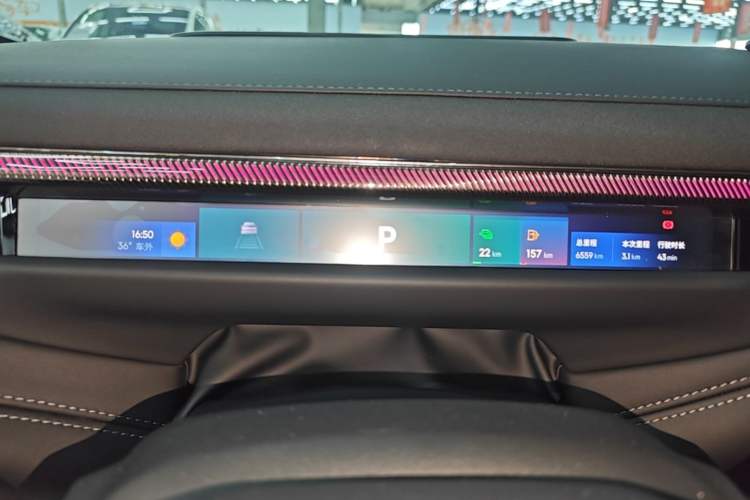 Used Lynk & Co 10 EM-P 2025 Facelifted Model 240 All-Wheel Drive Ultra Instrument Cluster