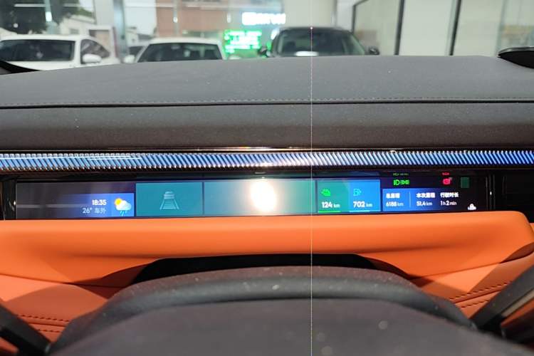 Used Lynk & Co 10 EM-P 2025 Facelifted Model 240 All-Wheel Drive Ultra Instrument Cluster