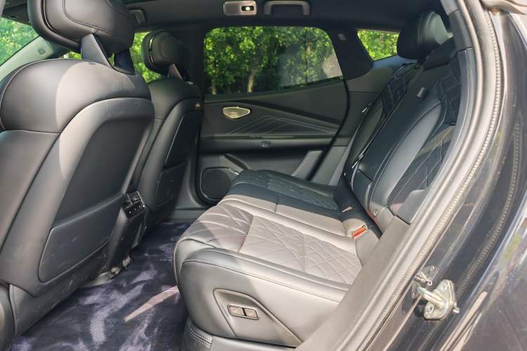 Used Lynk & Co 10 EM-P 2025 Facelifted Model 120 All-Wheel Drive Ultra Interior 2