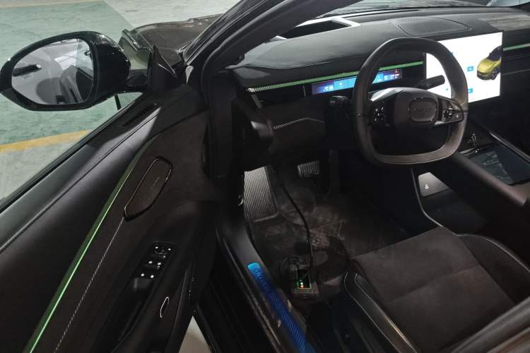 Used Lynk & Co 10 EM-P 2025 Model 240 All-Wheel Drive Ultra—Sport Edition Interior 3
