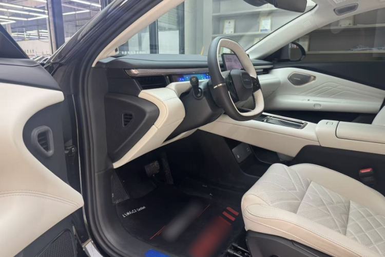 Used Lynk & Co 10 EM-P 2025 Model 120 Four-Wheel Drive Ultra Interior 3