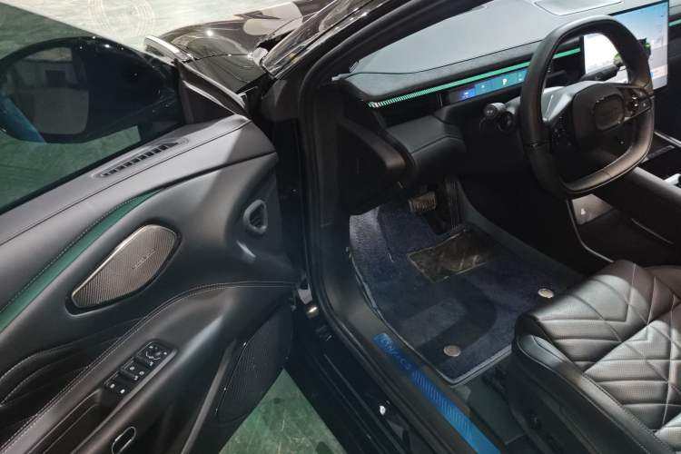 Used Lynk & Co 10 EM-P 2025 Model 240 Four-Wheel Drive Ultra Interior 3