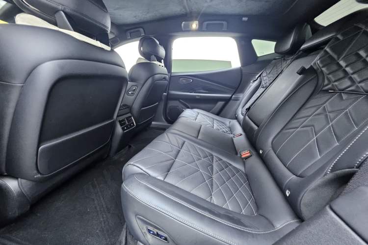 Used Lynk & Co 10 EM-P 2025 Model 120 Four-Wheel Drive Ultra Interior 4