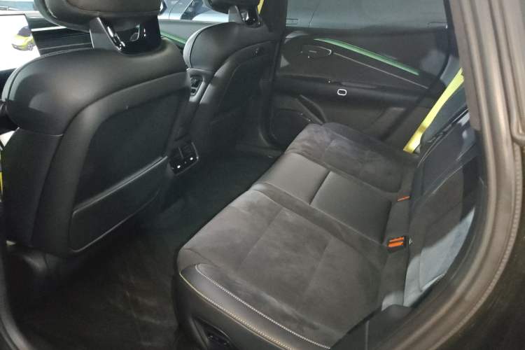 Used Lynk & Co 10 EM-P 2025 Model 240 All-Wheel Drive Ultra—Sport Edition Interior 4