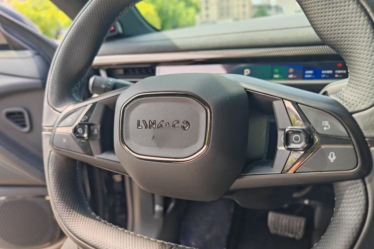 Used Lynk & Co 10 EM-P 2025 Facelifted Model 120 All-Wheel Drive Ultra Interior 5