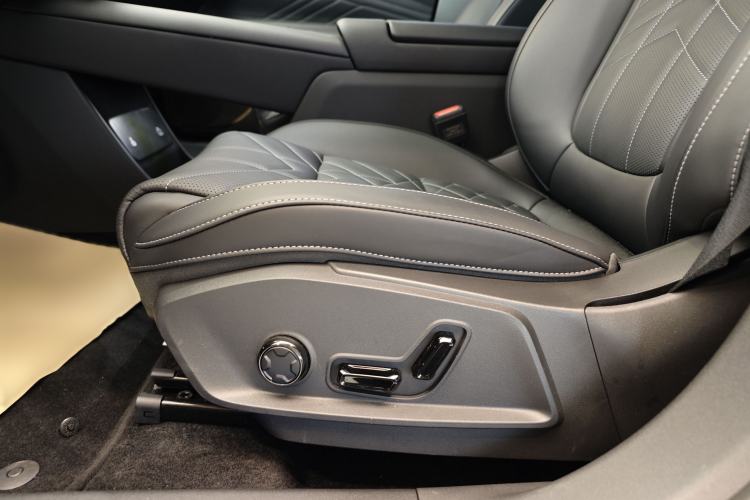 Used Lynk & Co 10 EM-P 2025 Model 240 Four-Wheel Drive Ultra Interior 7