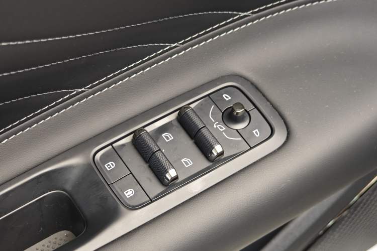 Used Lynk & Co 10 EM-P 2025 Model 240 Four-Wheel Drive Ultra Interior 9