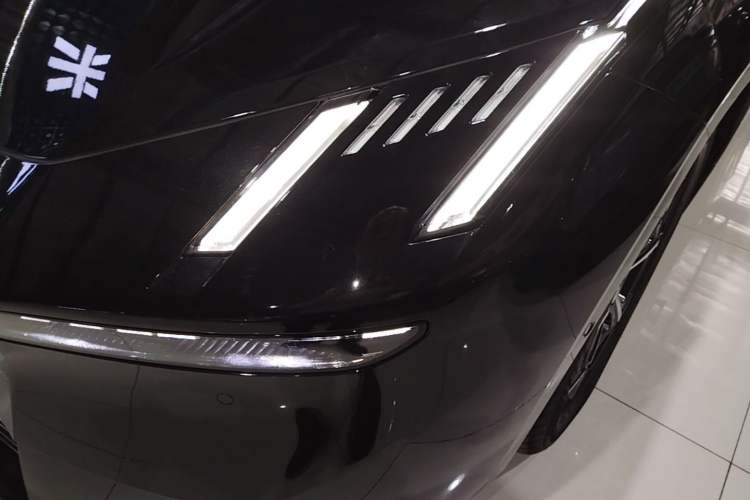 Used Lynk & Co 10 EM-P 2025 Facelifted Model 240 All-Wheel Drive Ultra Left Front Headlight