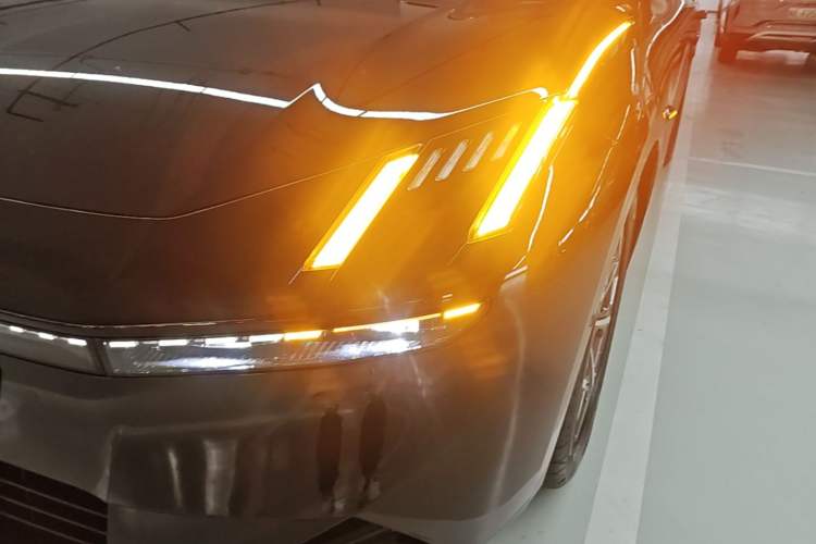 Used Lynk & Co 10 EM-P 2025 Model 120 Four-Wheel Drive Ultra Left Front Headlight