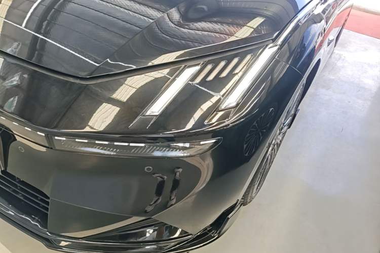 Used Lynk & Co 10 EM-P 2025 Model 240 All-Wheel Drive Ultra—Sport Edition Left Front Headlight