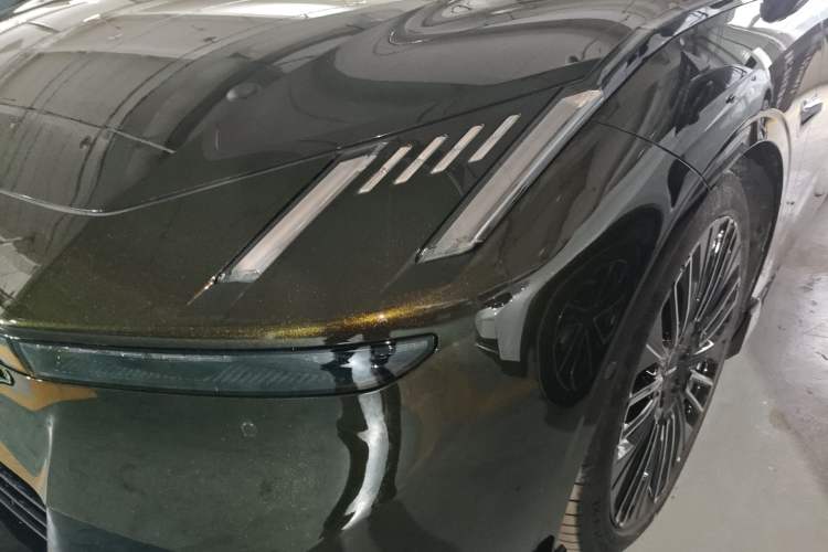 Used Lynk & Co 10 EM-P 2025 Model 240 All-Wheel Drive Ultra—Sport Edition Left Front Headlight