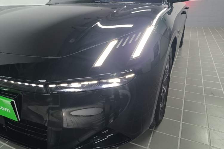 Used Lynk & Co 10 EM-P 2025 Facelifted Model 240 All-Wheel Drive Ultra Left Front Headlight