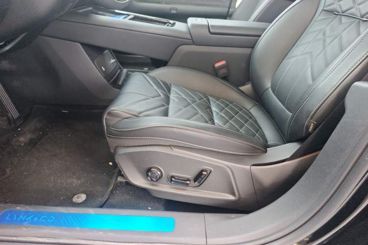 Used Lynk & Co 10 EM-P 2025 Model 120 Four-Wheel Drive Ultra Left Front Seat