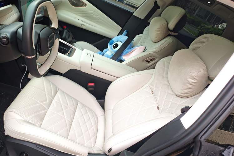 Used Lynk & Co 10 EM-P 2025 Model 240 Four-Wheel Drive Ultra Left Front Seat