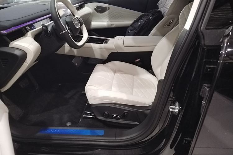 Used Lynk & Co 10 EM-P 2025 Facelifted Model 240 All-Wheel Drive Ultra Left Front Seat