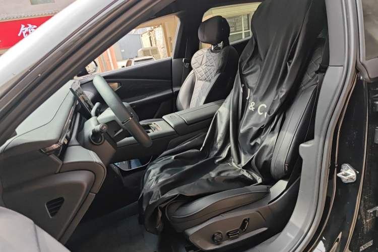Used Lynk & Co 10 EM-P 2025 Model 240 Four-Wheel Drive Ultra Left Front Seat