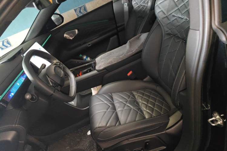 Used Lynk & Co 10 EM-P 2025 Facelifted Model 120 All-Wheel Drive Ultra Left Front Seat