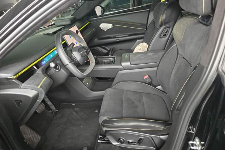 Used Lynk & Co 10 EM-P 2025 Model 240 All-Wheel Drive Ultra—Sport Edition Left Front Seat