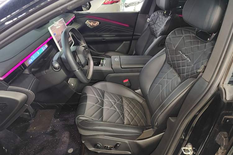Used Lynk & Co 10 EM-P 2025 Facelifted Model 120 All-Wheel Drive Ultra Left Front Seat
