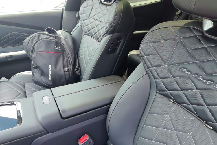 Used Lynk & Co 10 EM-P 2025 Facelifted Model 240 All-Wheel Drive Ultra Left Front Seat