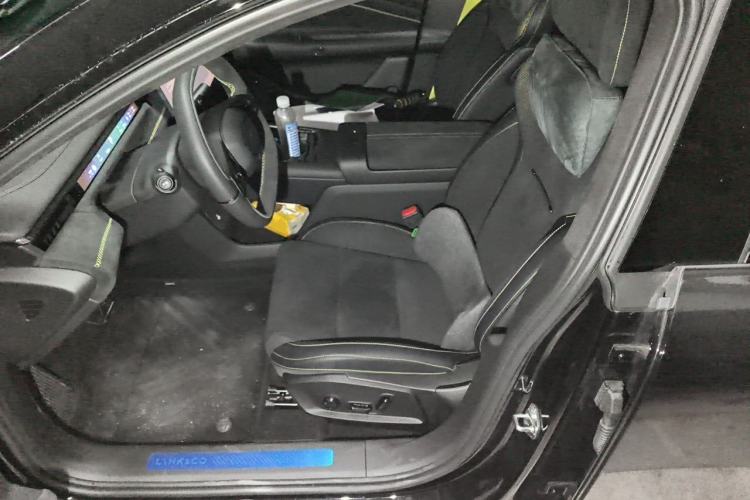 Used Lynk & Co 10 EM-P 2025 Model 240 All-Wheel Drive Ultra—Sport Edition Left Front Seat