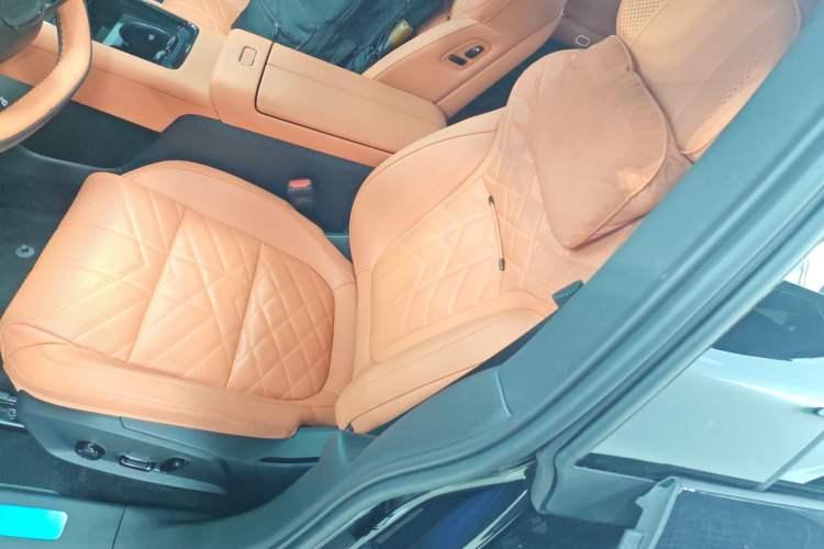 Used Lynk & Co 10 EM-P 2025 Model 120 Four-Wheel Drive Ultra Left Front Seat