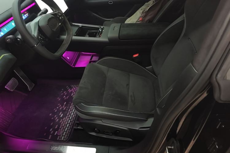 Used Lynk & Co 10 EM-P 2025 Model 240 All-Wheel Drive Ultra—Sport Edition Left Front Seat