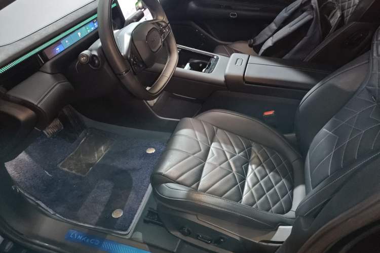 Used Lynk & Co 10 EM-P 2025 Model 240 Four-Wheel Drive Ultra Left Front Seat
