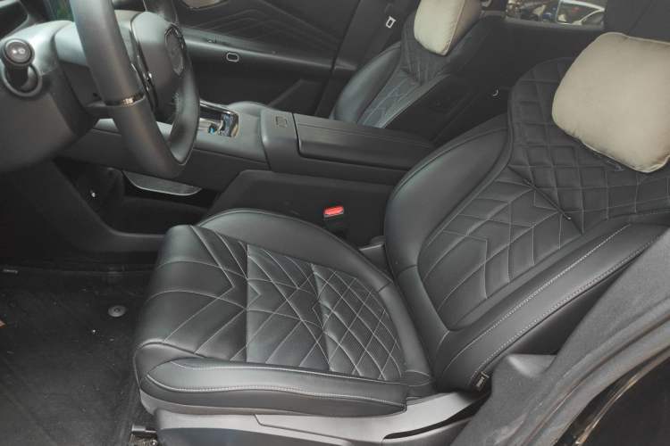 Used Lynk & Co 10 EM-P 2025 Model 120 Four-Wheel Drive Ultra Left Front Seat