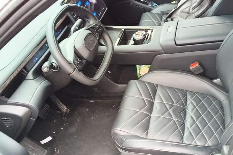 Used Lynk & Co 10 EM-P 2025 Model 120 Four-Wheel Drive Ultra Left Front Seat