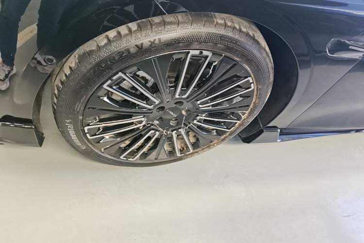 Used Lynk & Co 10 EM-P 2025 Model 240 All-Wheel Drive Ultra—Sport Edition Left Front Wheel Hub