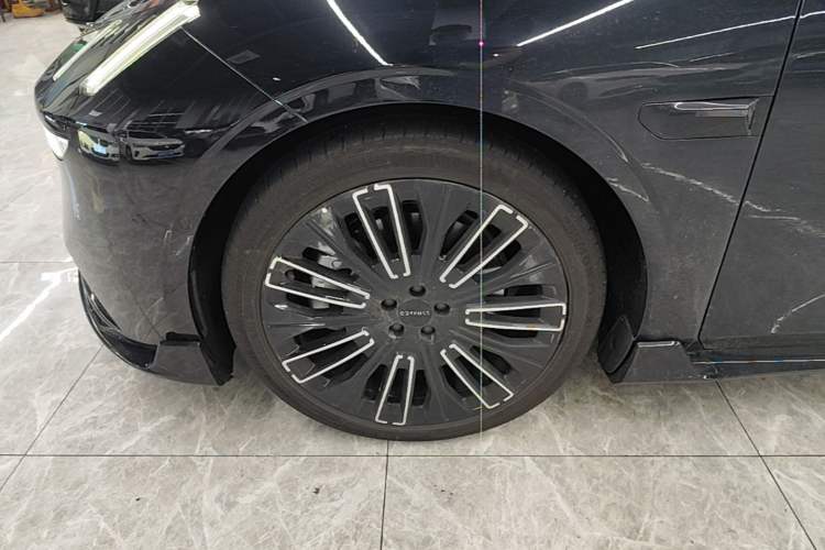 Used Lynk & Co 10 EM-P 2025 Facelifted Model 240 All-Wheel Drive Ultra Left Front Wheel Hub