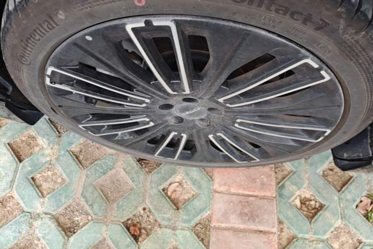 Used Lynk & Co 10 EM-P 2025 Model 240 All-Wheel Drive Ultra—Sport Edition Left Front Wheel Hub