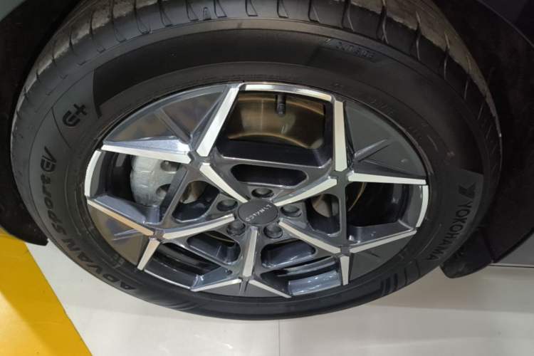 Used Lynk & Co 10 EM-P 2025 Model 120 Four-Wheel Drive Ultra Left Front Wheel Hub
