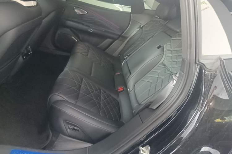 Used Lynk & Co 10 EM-P 2025 Model 120 Four-Wheel Drive Ultra Left Rear Seat