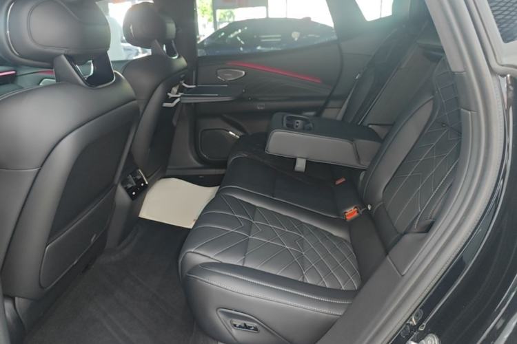 Used Lynk & Co 10 EM-P 2025 Facelifted Model 240 All-Wheel Drive Ultra Left Rear Seat