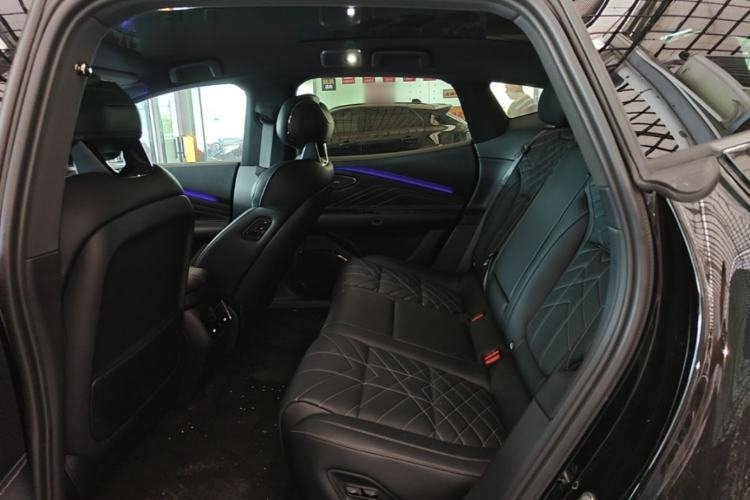 Used Lynk & Co 10 EM-P 2025 Model 240 Four-Wheel Drive Ultra Left Rear Seat