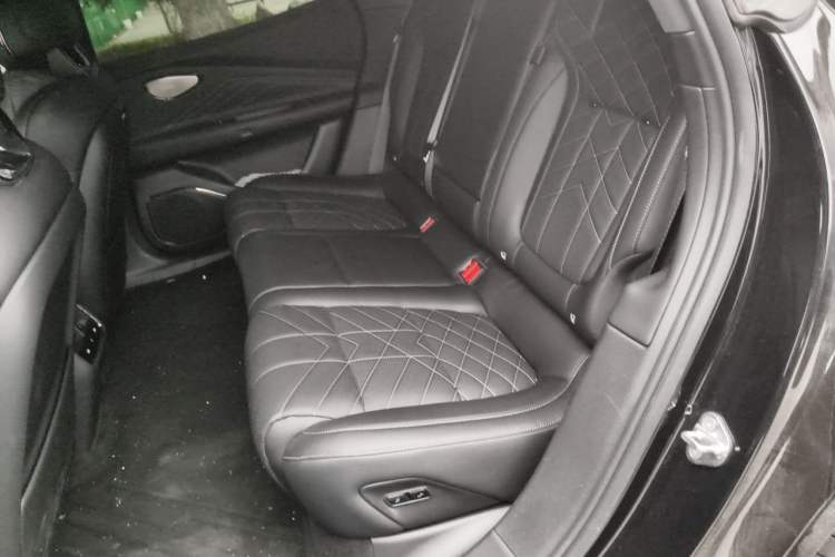 Used Lynk & Co 10 EM-P 2025 Model 120 Four-Wheel Drive Ultra Left Rear Seat