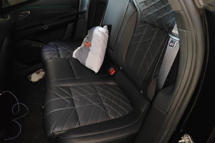 Used Lynk & Co 10 EM-P 2025 Facelifted Model 120 All-Wheel Drive Ultra Left Rear Seat