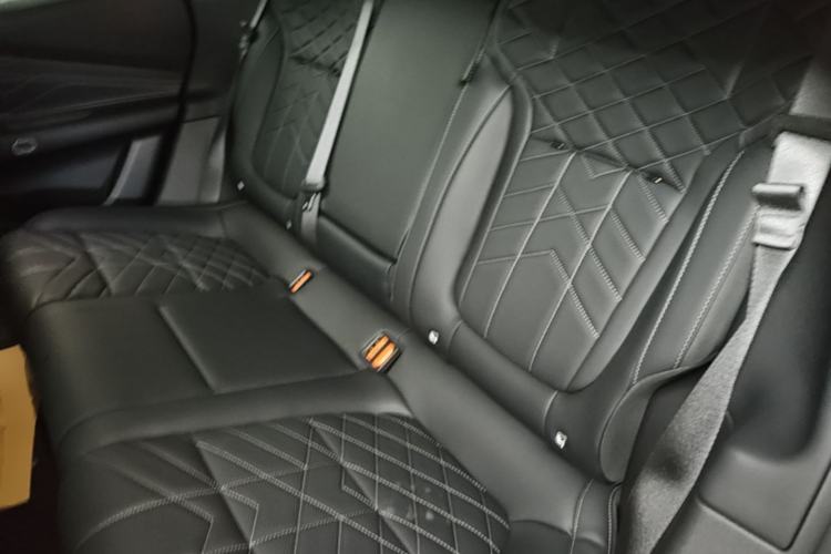 Used Lynk & Co 10 EM-P 2025 Model 120 Four-Wheel Drive Ultra Left Rear Seat