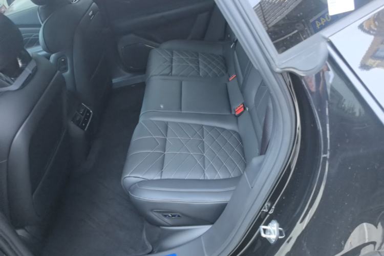 Used Lynk & Co 10 EM-P 2025 Model 120 Four-Wheel Drive Ultra Left Rear Seat