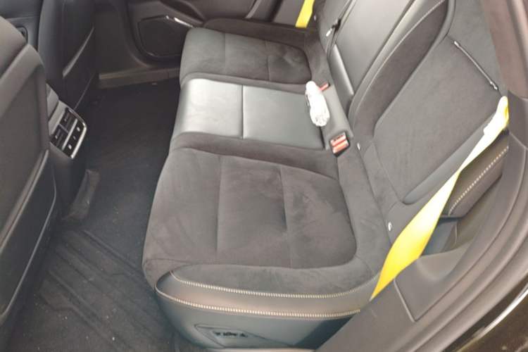Used Lynk & Co 10 EM-P 2025 Model 240 All-Wheel Drive Ultra—Sport Edition Left Rear Seat