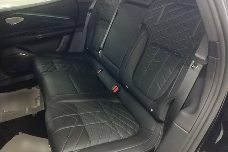 Used Lynk & Co 10 EM-P 2025 Facelifted Model 120 All-Wheel Drive Ultra Left Rear Seat
