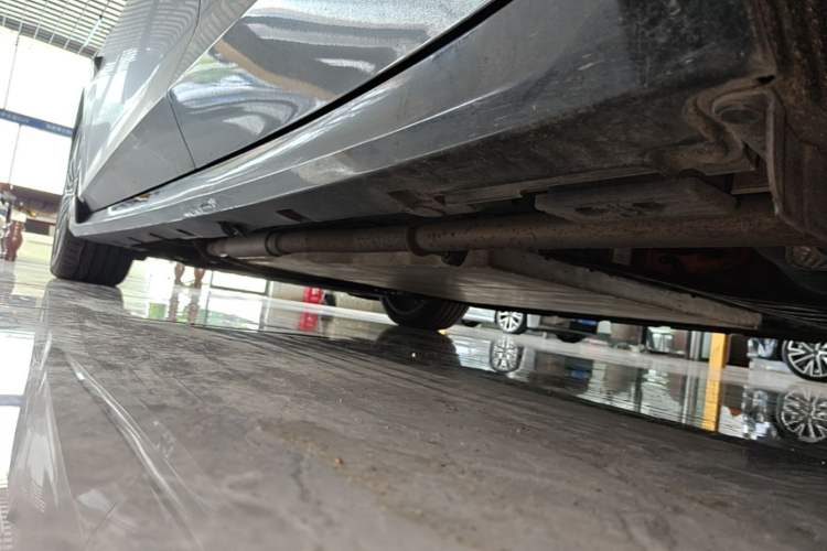 Used Lynk & Co 10 EM-P 2025 Model 240 Four-Wheel Drive Ultra Left Side Sill