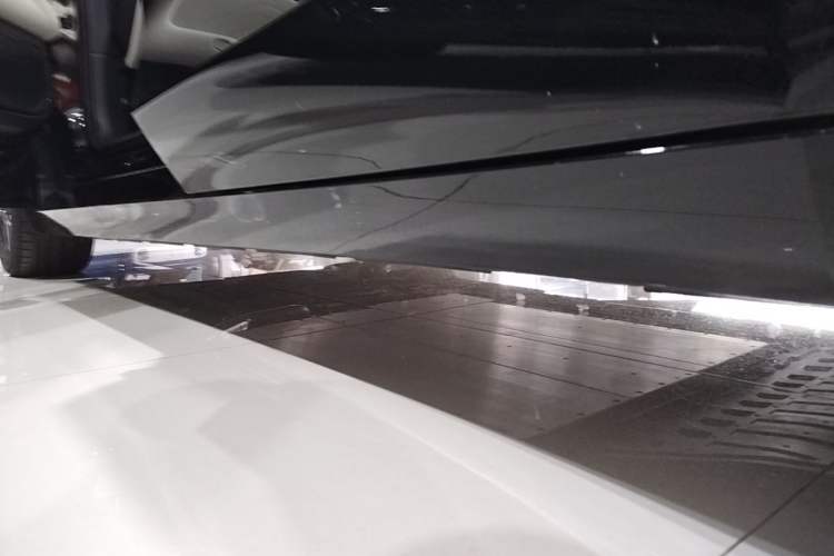 Used Lynk & Co 10 EM-P 2025 Facelifted Model 240 All-Wheel Drive Ultra Left Side Sill
